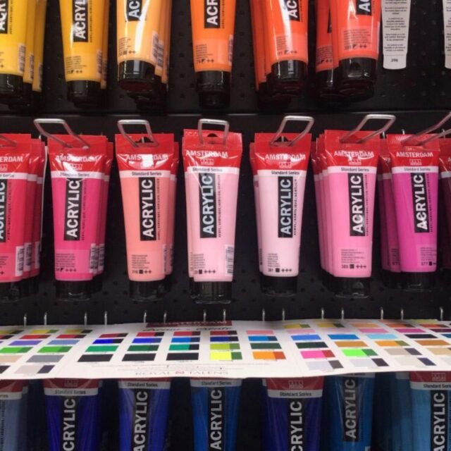 Checking out the colours for our next artpieces. 
@royaltalensbenelux 
@royaltalens 

#artwork #paintings #canvas #royaltalens #contemporanyart