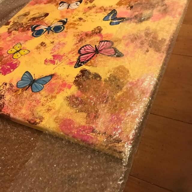 Packing and shipping our artworks safely! 

#jimandangel #artwork #artfair #painting #buyart